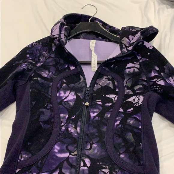 AMAZING condition lululemon fleece zip up - Picture 2 of 5